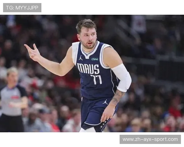 东契奇精准传球助外线队友再中三分，独行侠稳住节奏